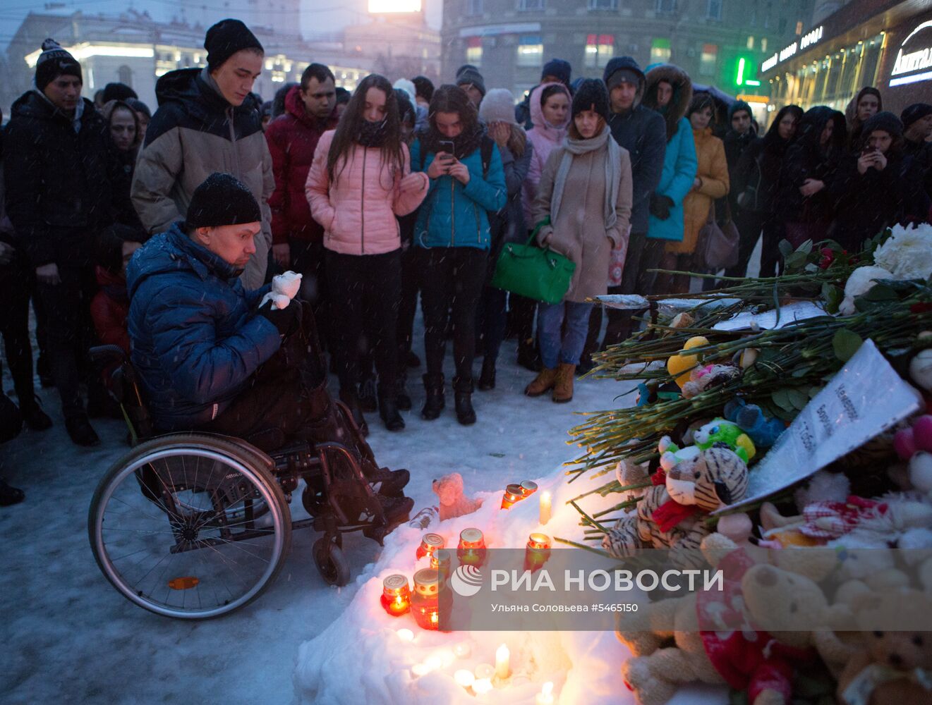 Акции в память о погибших при пожаре в ТЦ "Зимняя вишня"