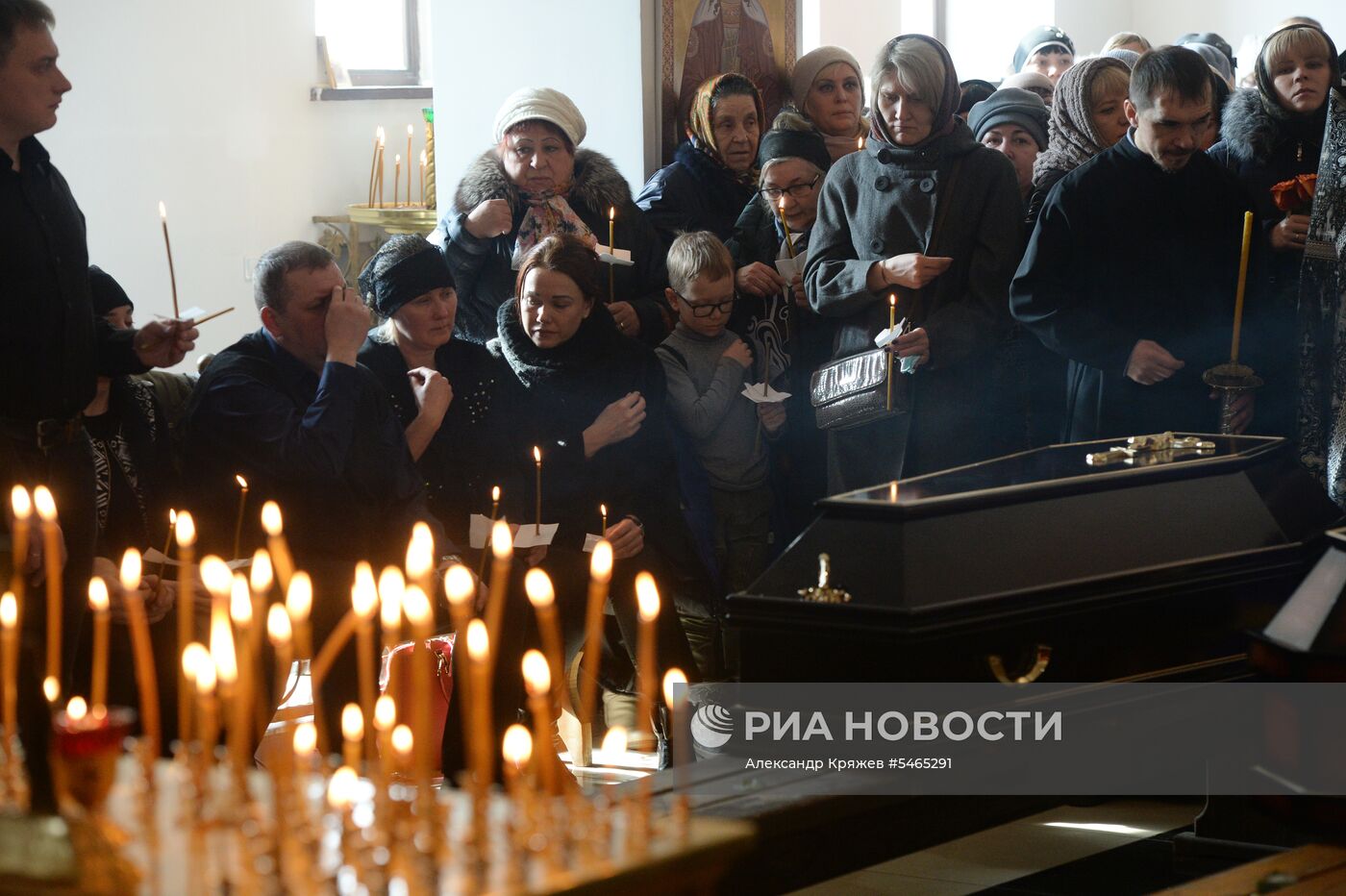 Прощание с погибшими при пожаре в торговом центре в Кемерово