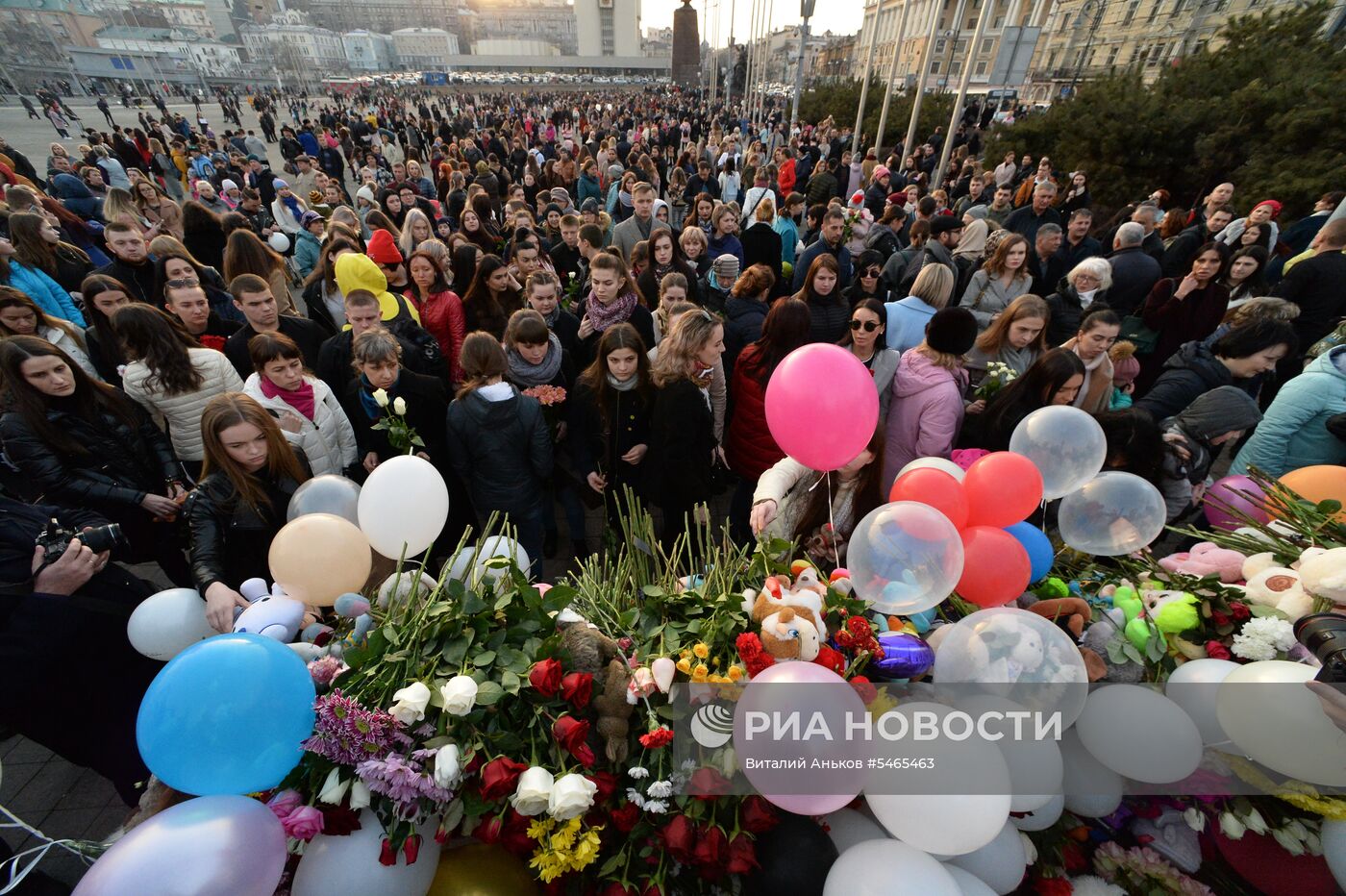 Акции в память о погибших при пожаре в ТЦ "Зимняя вишня"