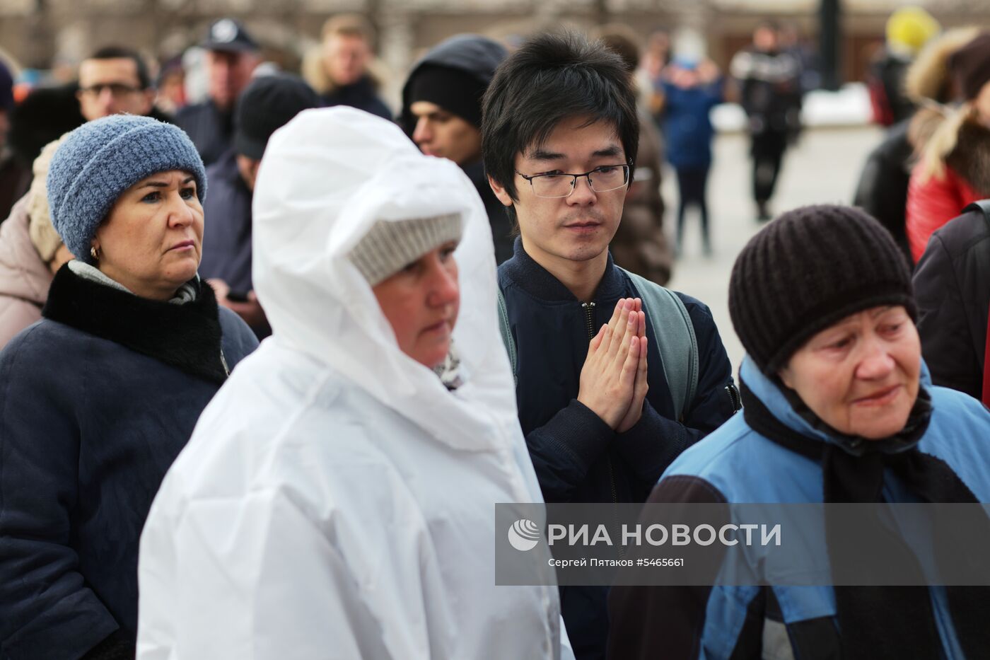 Акции в память о погибших при пожаре в ТЦ "Зимняя вишня"