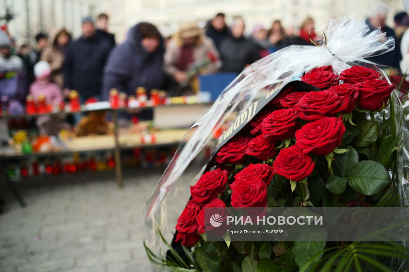 Акции в память о погибших при пожаре в ТЦ "Зимняя вишня"