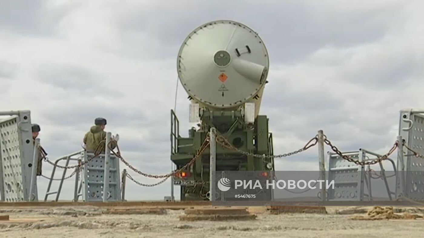 Испытательный пуск новой модернизированной ракеты российской системы ПРО на полигоне Сары-Шаган