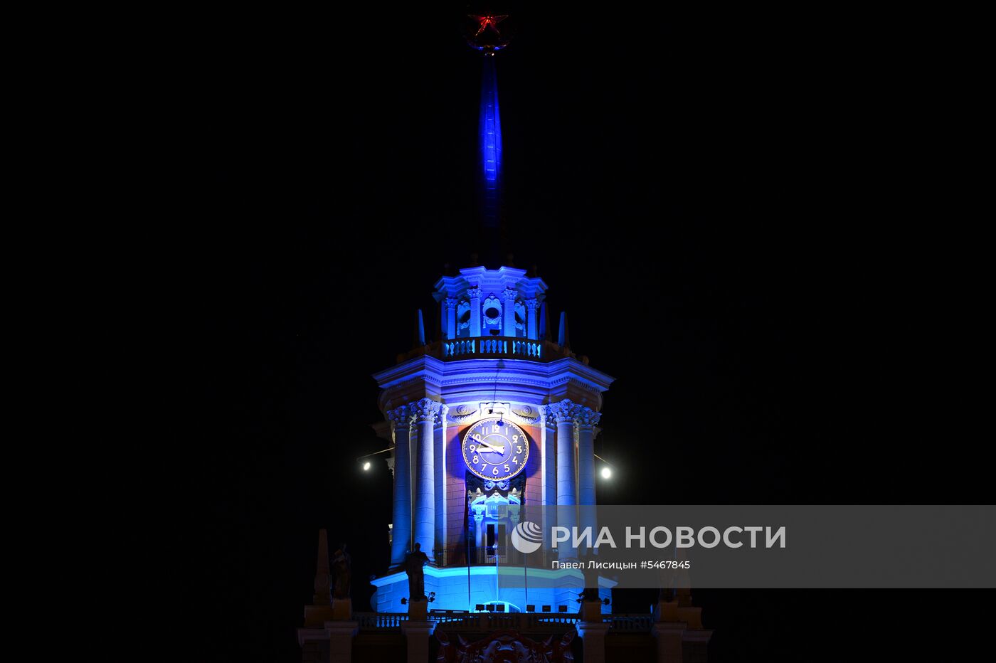 Акция "Зажги синим" в России 