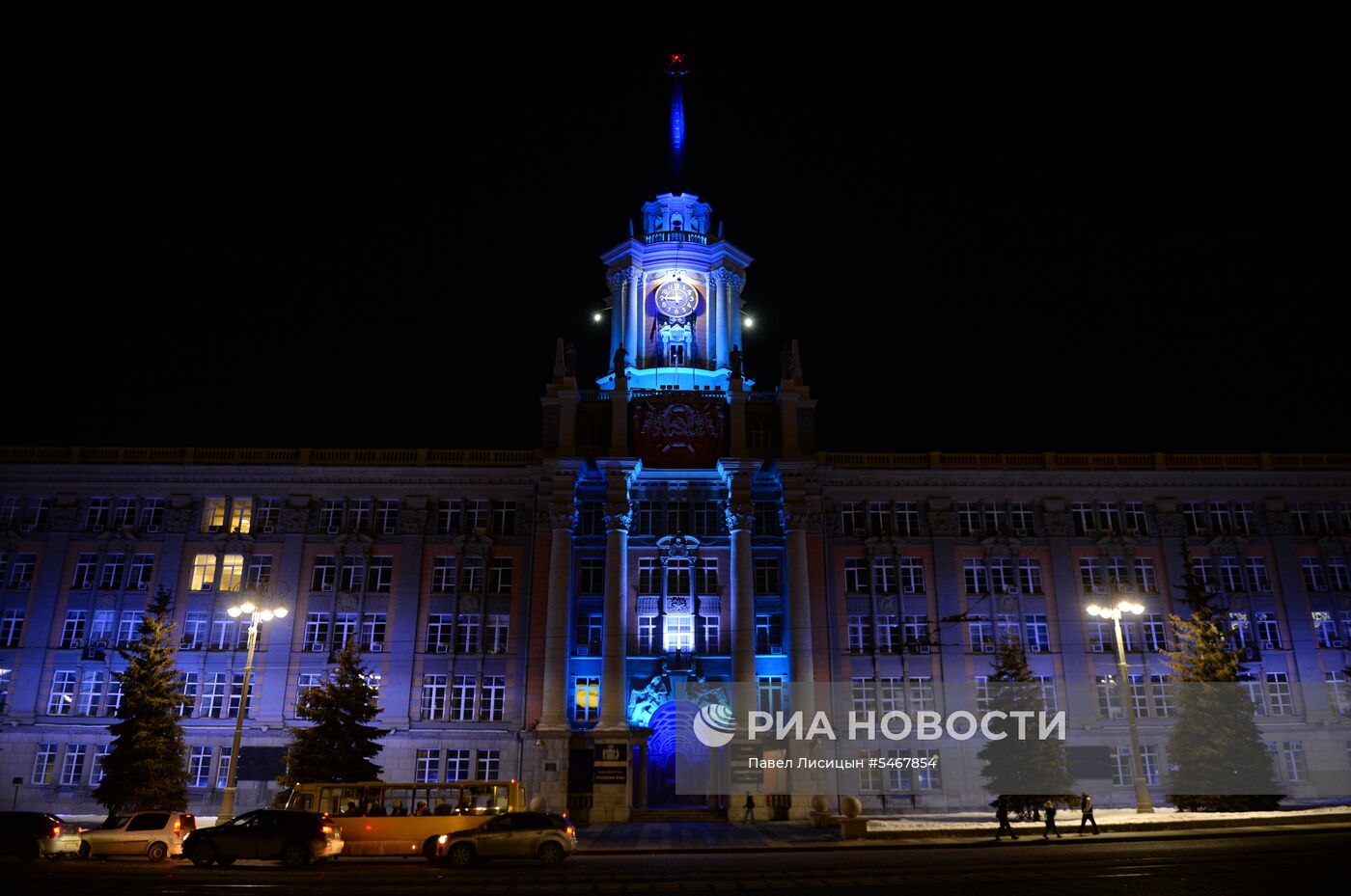 Акция "Зажги синим" в России 
