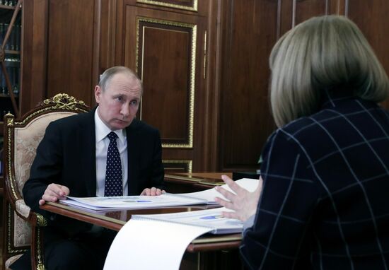 Президент РФ В. Путин встретился с главой Центризбиркома Э. Памфиловой