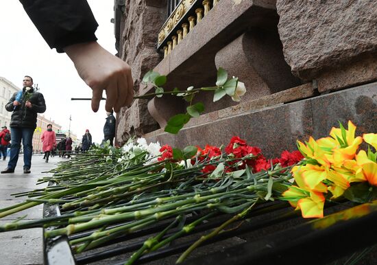 Акции памяти погибших в теракте в метро Санкт-Петербурга 3 апреля 2017 года