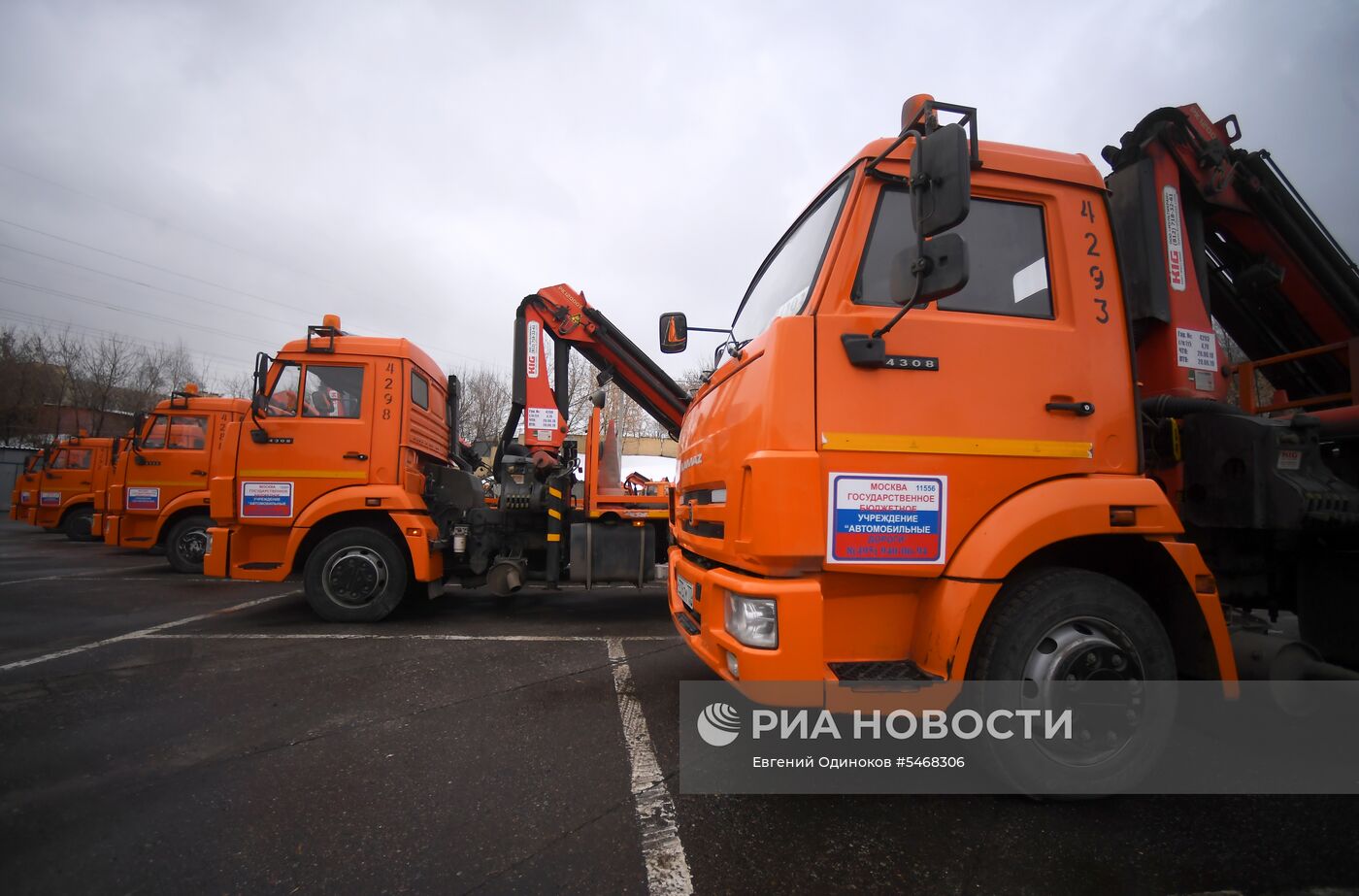 Подготовка техники коммунальных служб Москвы к летнему сезону