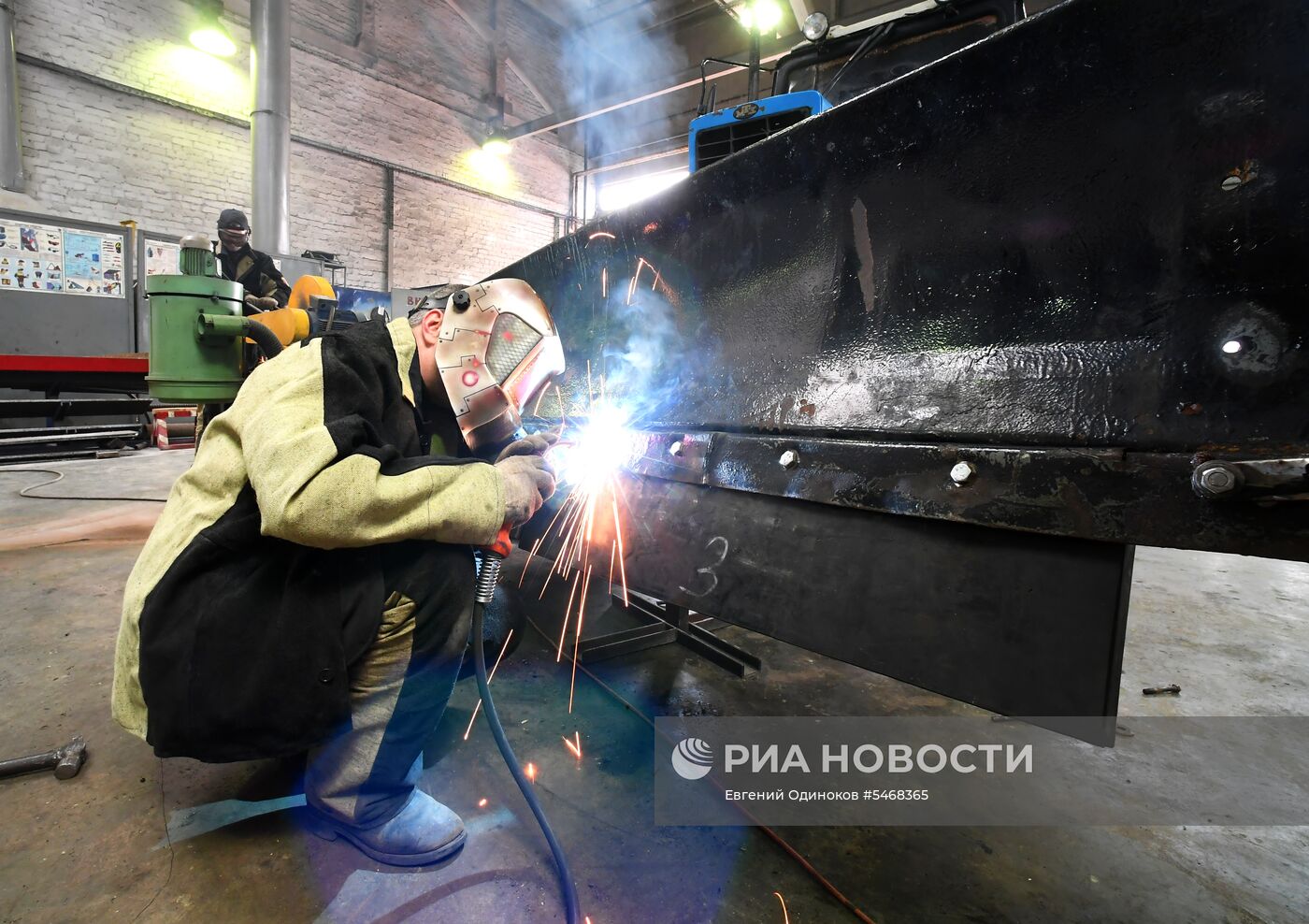 Подготовка техники коммунальных служб Москвы к летнему сезону