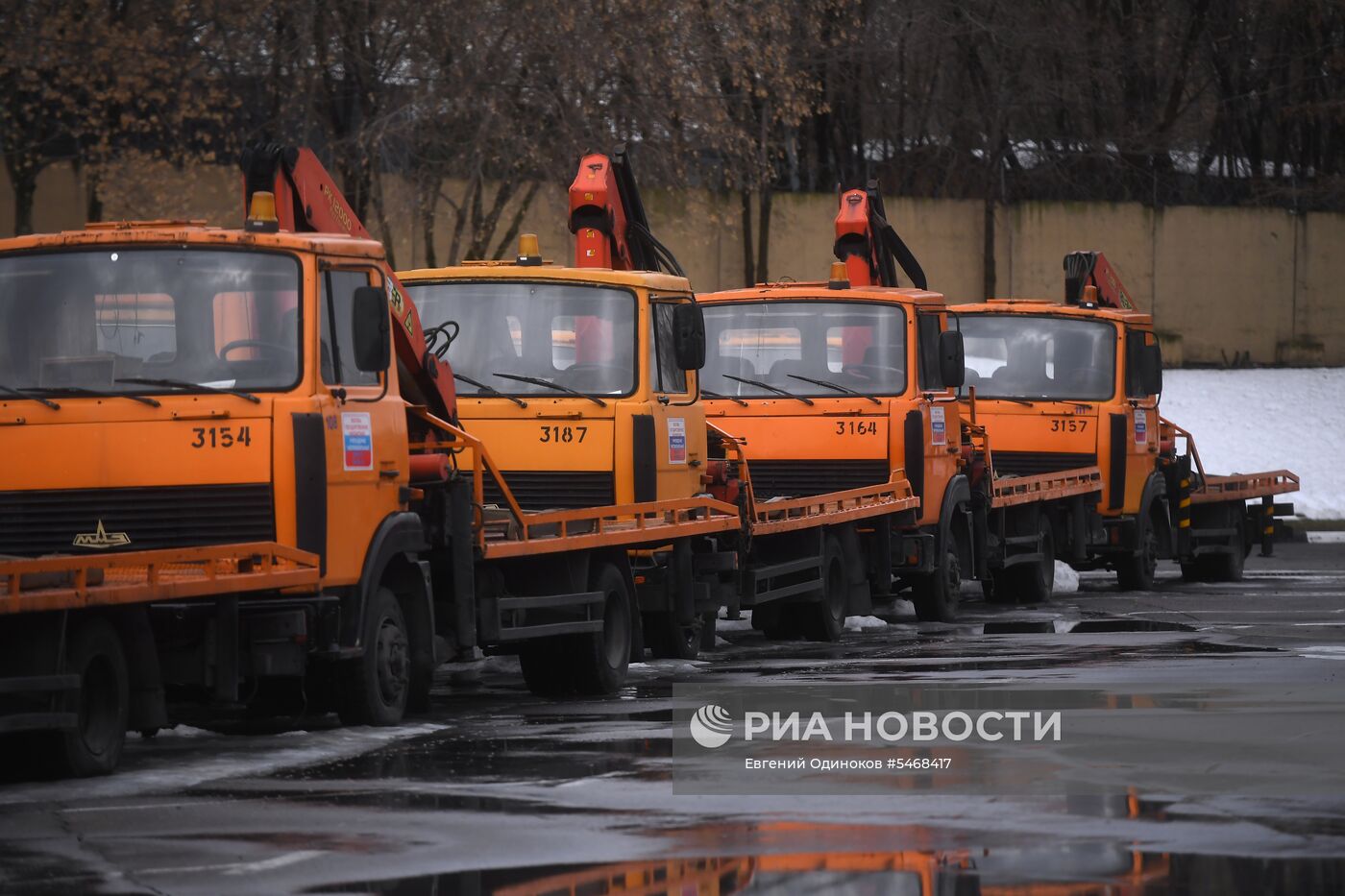 Подготовка техники коммунальных служб Москвы к летнему сезону | РИА Новости  Медиабанк