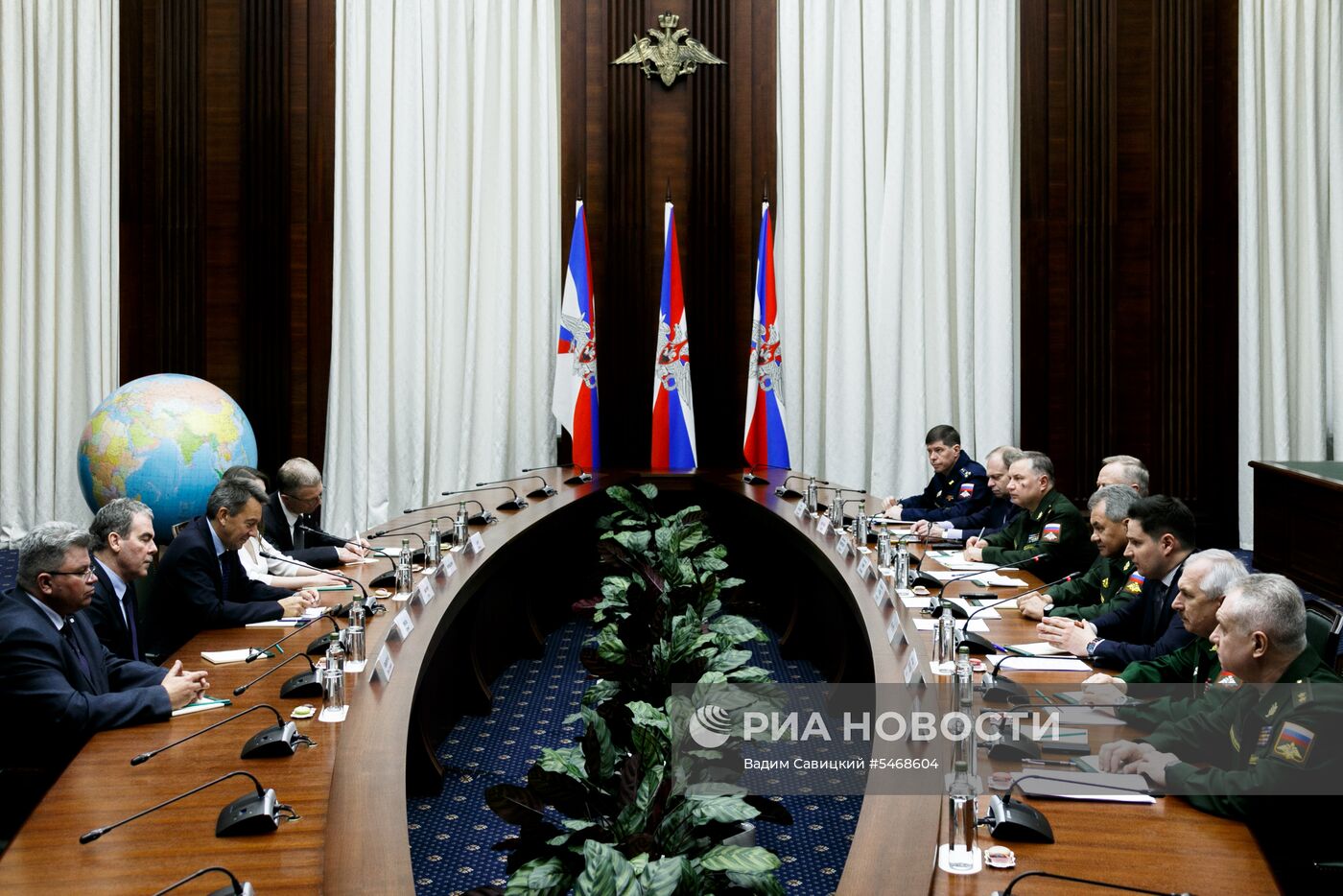 Министр обороны РФ С. Шойгу провел ряд встреч