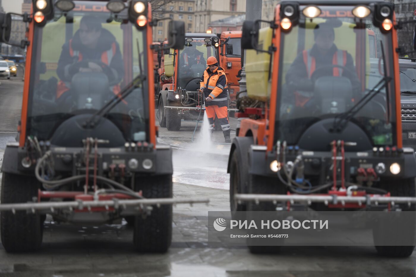 Мойка тротуара шампунем в Москве