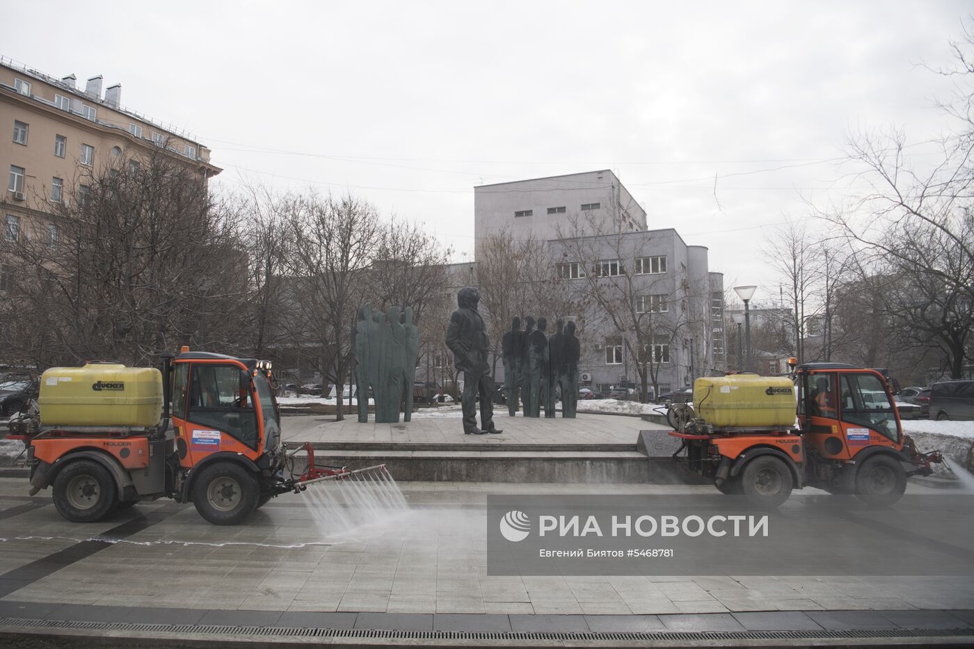 Мойка тротуара шампунем в Москве