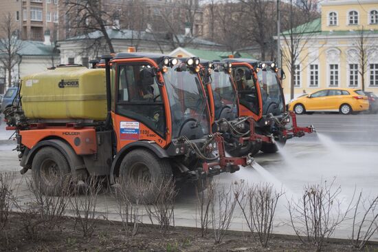 Мойка тротуара шампунем в Москве