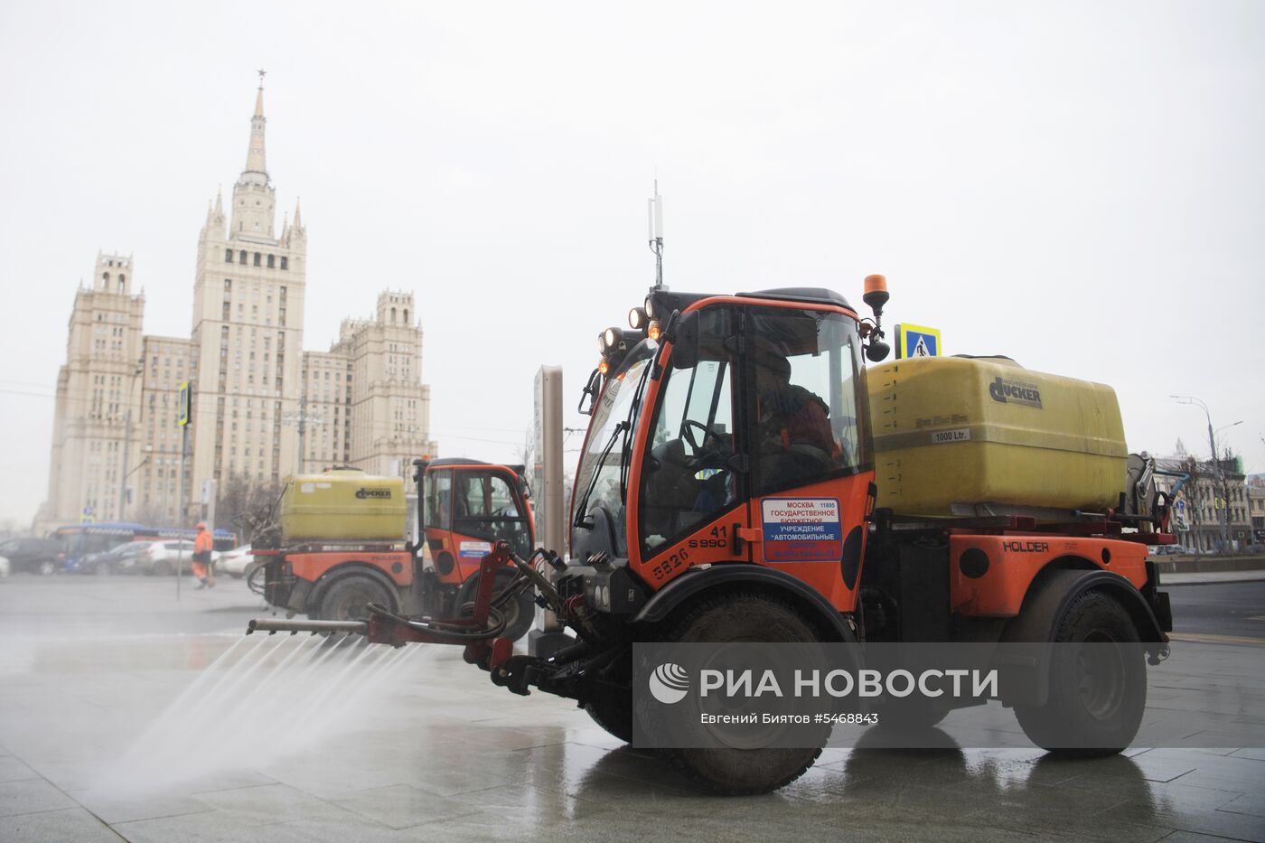 Мойка тротуара шампунем в Москве