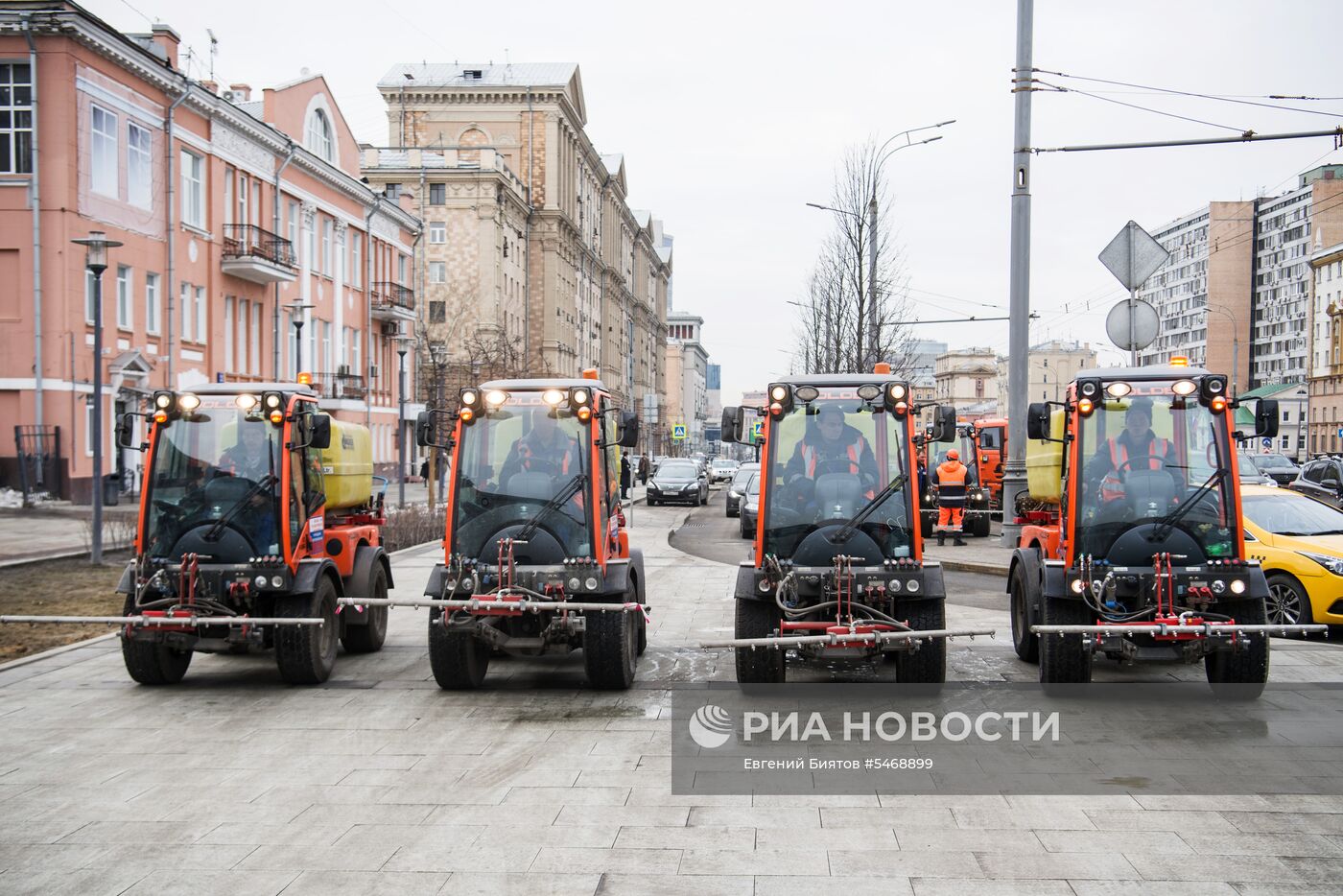 Мойка тротуара шампунем в Москве