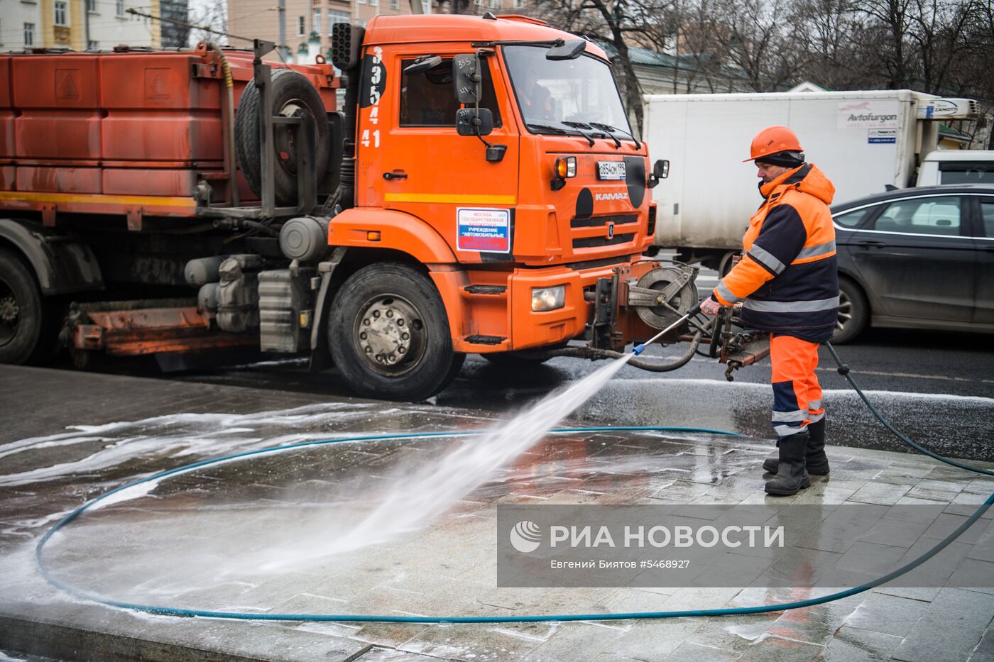 Мойка тротуара шампунем в Москве
