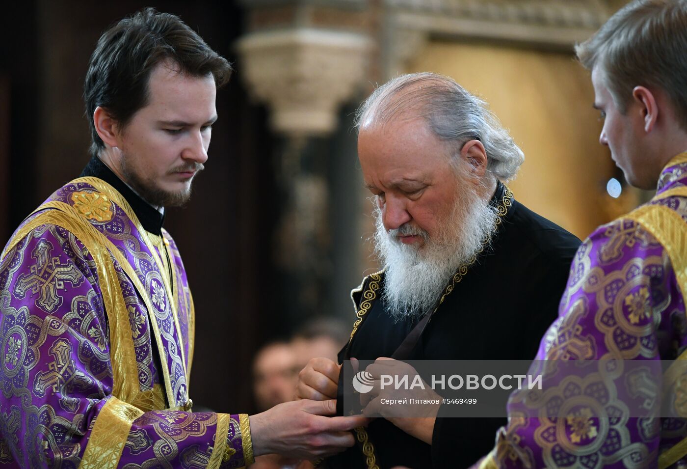 Божественная литургия в день Великого четверга в храме Христа Спасителя