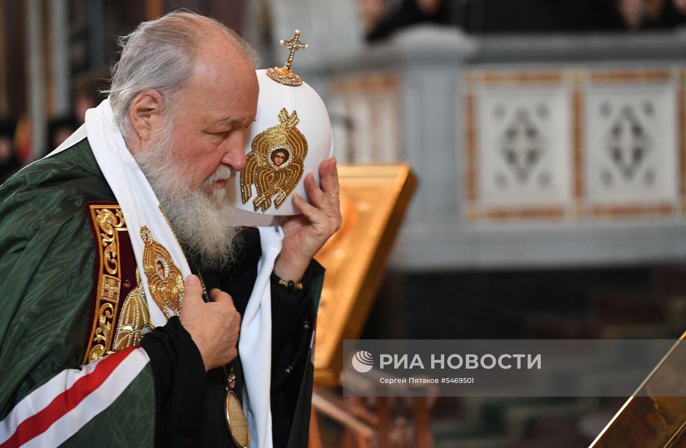 Божественная литургия в день Великого четверга в храме Христа Спасителя