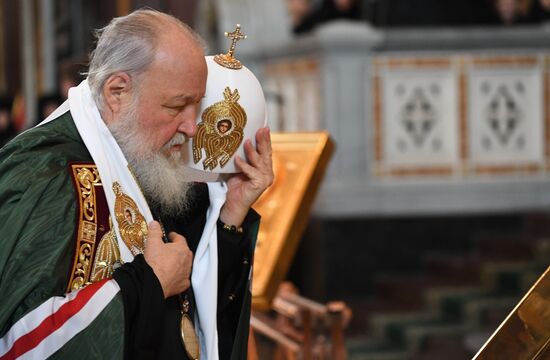 Божественная литургия в день Великого четверга в храме Христа Спасителя