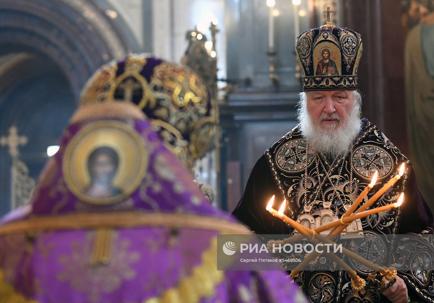 Божественная литургия в день Великого четверга в храме Христа Спасителя