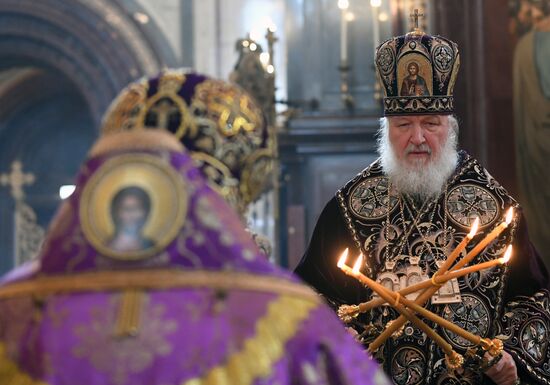 Божественная литургия в день Великого четверга в храме Христа Спасителя