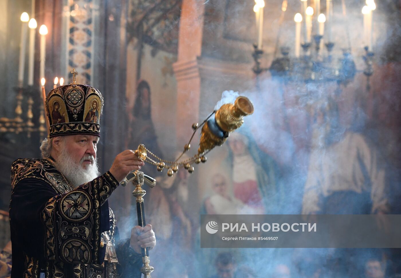 Божественная литургия в день Великого четверга в храме Христа Спасителя