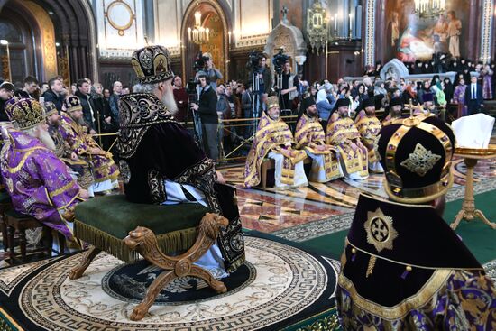 Божественная литургия в день Великого четверга в храме Христа Спасителя