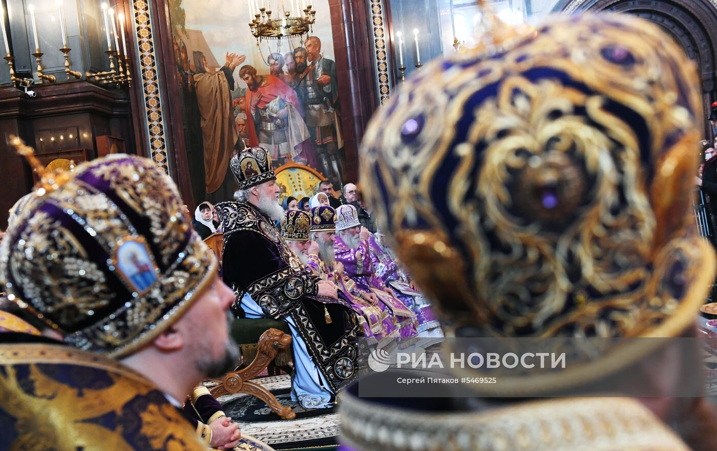 Божественная литургия в день Великого четверга в храме Христа Спасителя