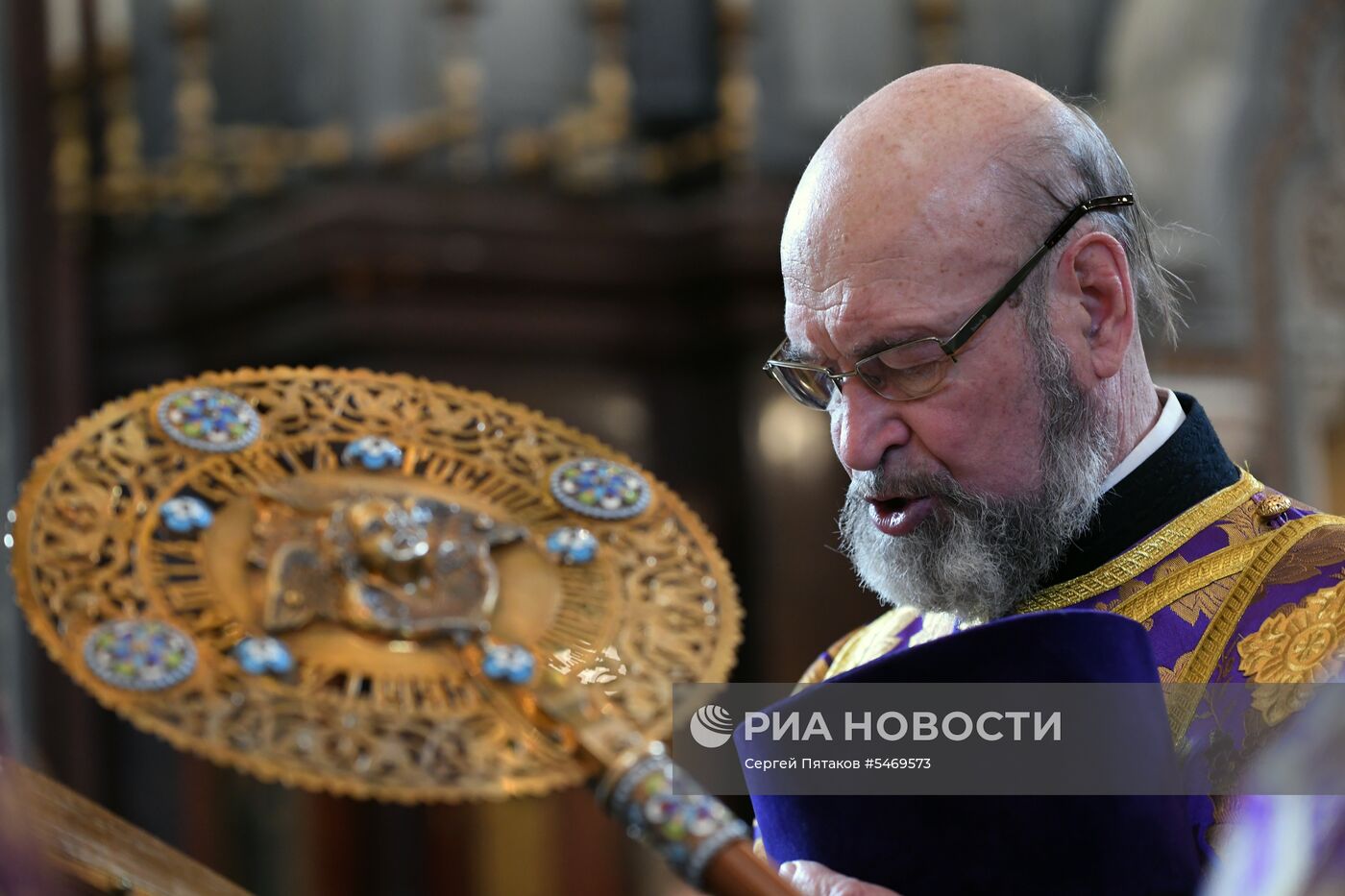 Божественная литургия в день Великого четверга в храме Христа Спасителя