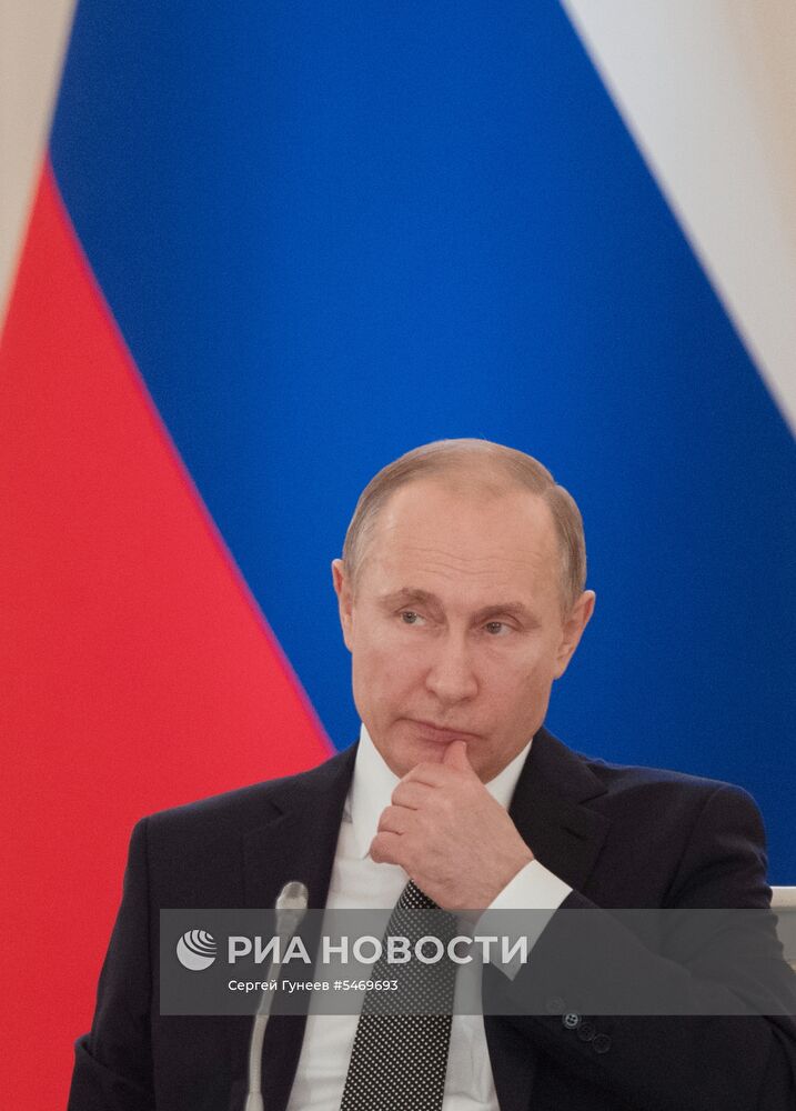 Президент РФ В. Путин провел заседание Госсовета по вопросу развития конкуренции