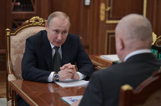 Президент РФ Владимир Путин встретился с врио губернатора Кемеровской области С. Цивилевым
