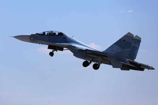 Соревнования военных летчиков "Авиадартс-2018" в Приморье