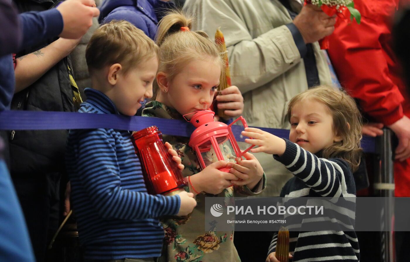 Встреча благодатного огня в аэропорту "Внуково" 