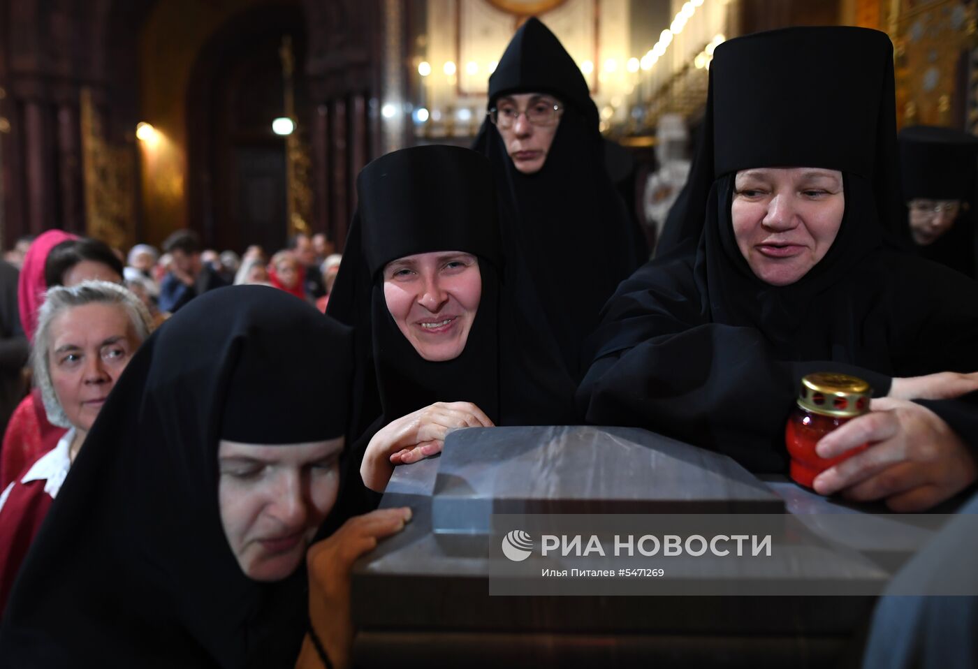 Пасхальное богослужение в храме Христа Спасителя