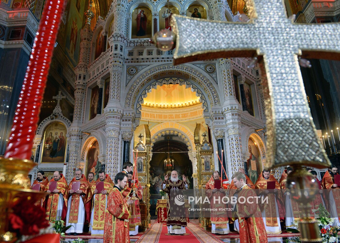 Пасхальное богослужение в храме Христа Спасителя