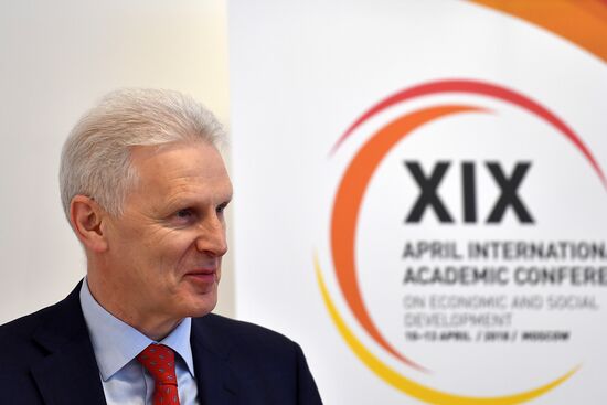 XIX Апрельская международная научная конференция по проблемам развития экономики и общества