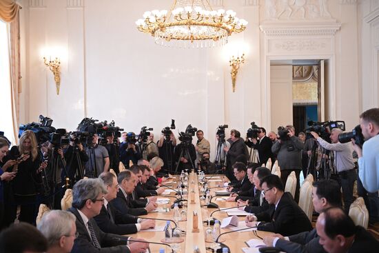 Встреча глав МИД РФ и КНДР С. Лаврова и Ли Ён Хо