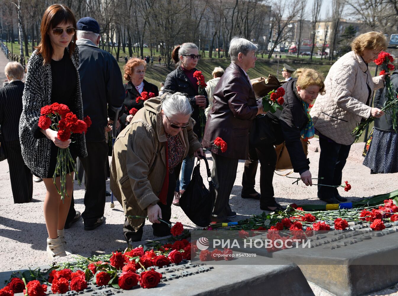 Возложение цветов в память о трагедии Бабьего Яра
