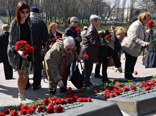 Возложение цветов в память о трагедии Бабьего Яра