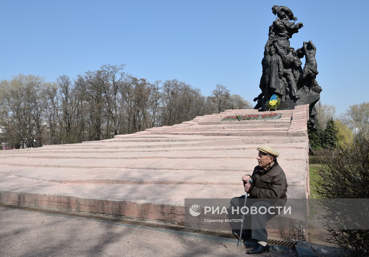 Возложение цветов в память о трагедии Бабьего Яра