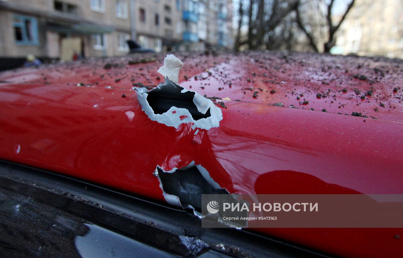 Последствия ночного обстрела в Донецке