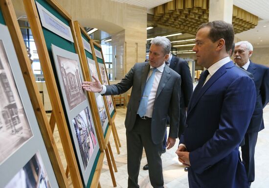  Рабочая поездка премьер-министра РФ Д. Медведева в Санкт-Петербург