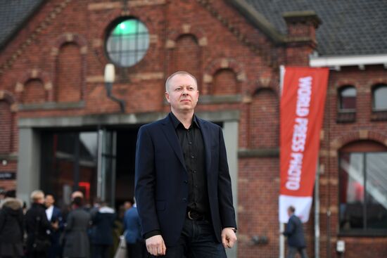 Фотокорреспонденту МИА "Россия сегодня" В. Мельникову вручили премию World Press Photo