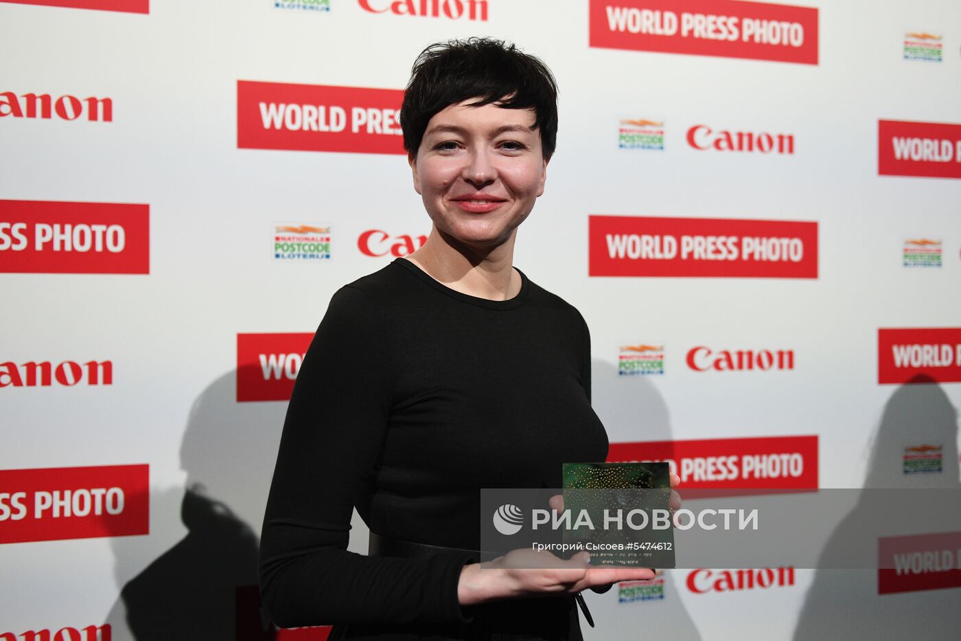 Фотокорреспонденту МИА "Россия сегодня" В. Мельникову вручили премию World Press Photo