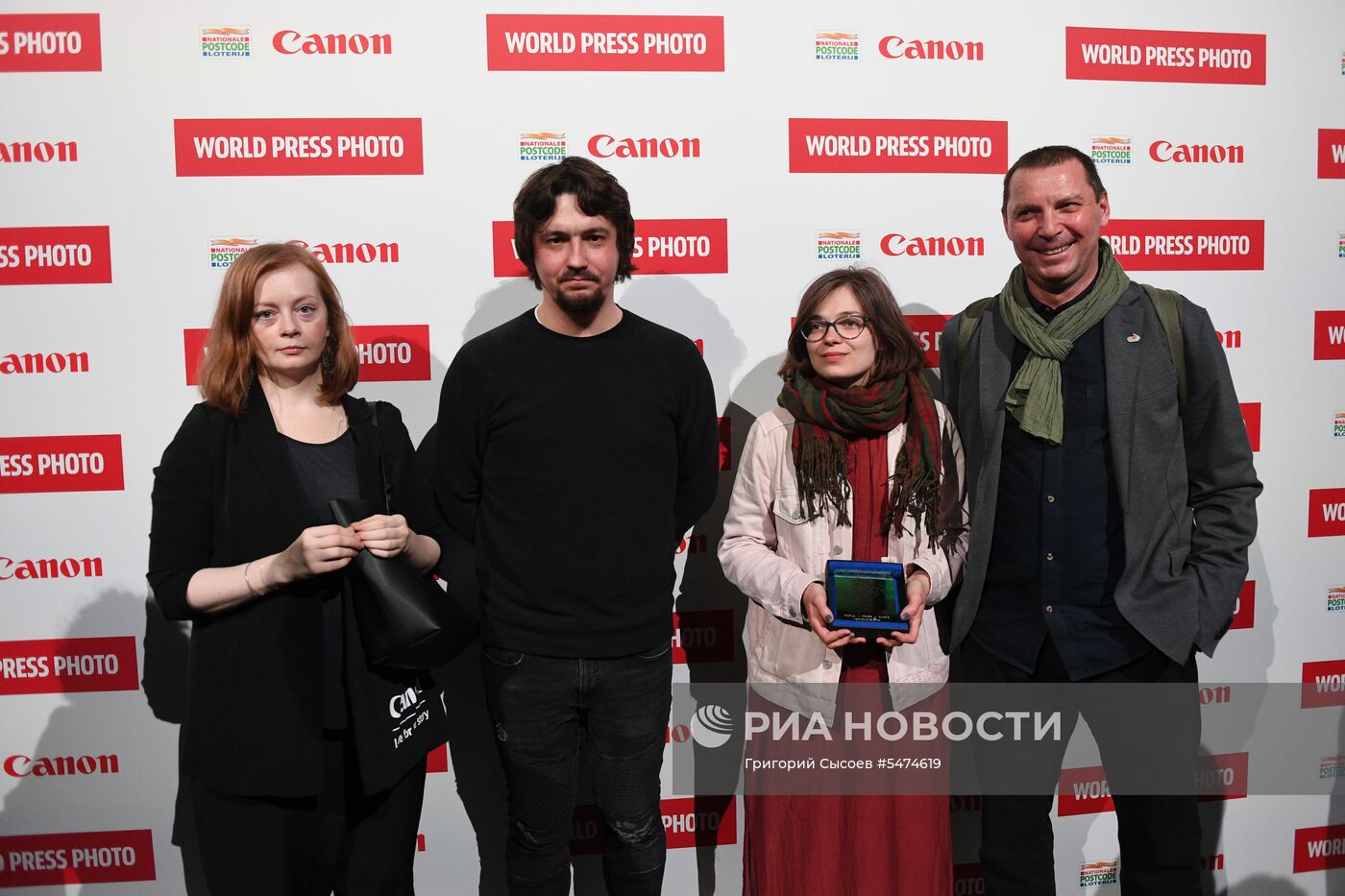 Фотокорреспонденту МИА "Россия сегодня" В. Мельникову вручили премию World Press Photo