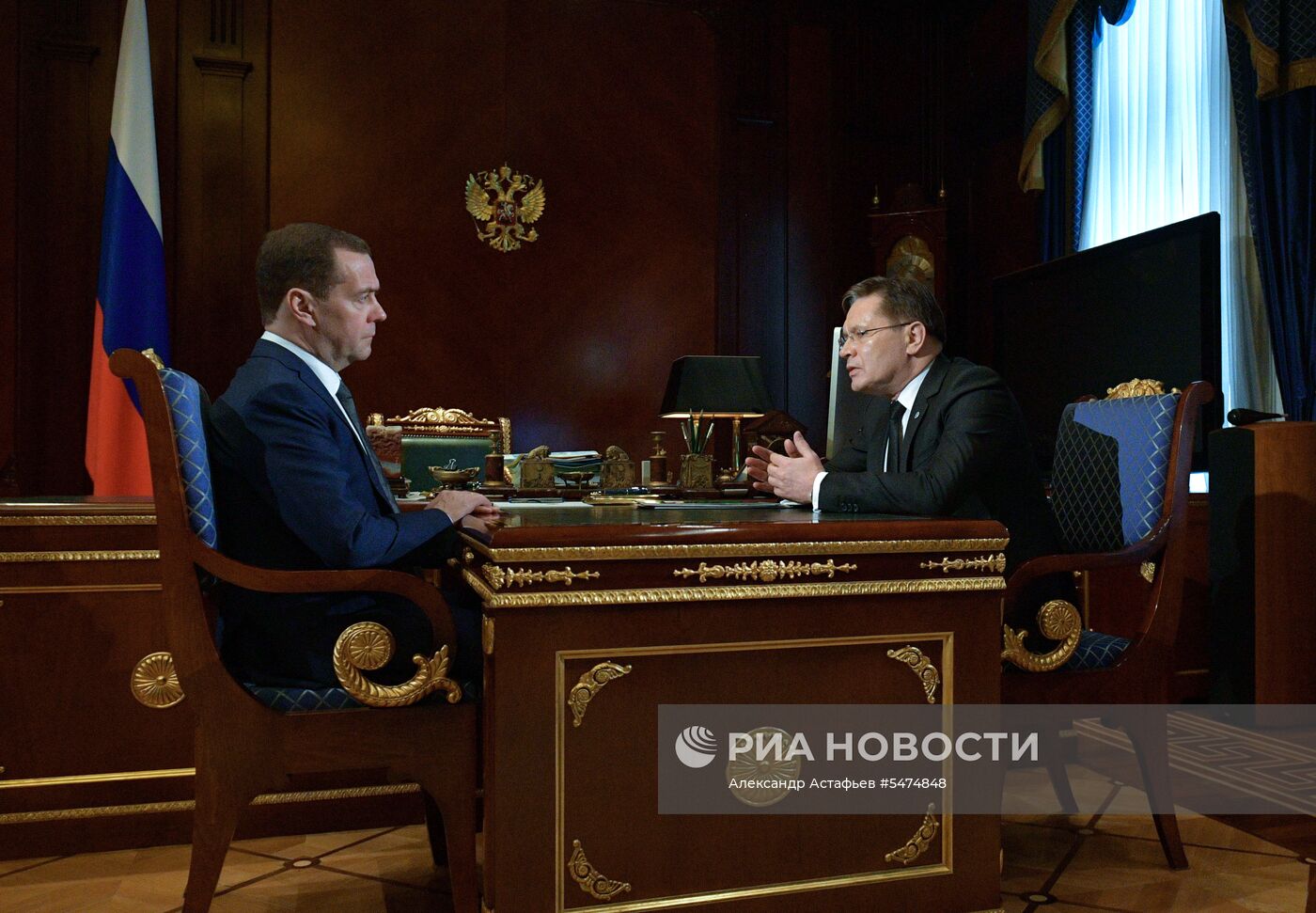 Премьер-министр РФ Д. Медведев встретился с главой госкорпорации "Росатом" А. Лихачевым