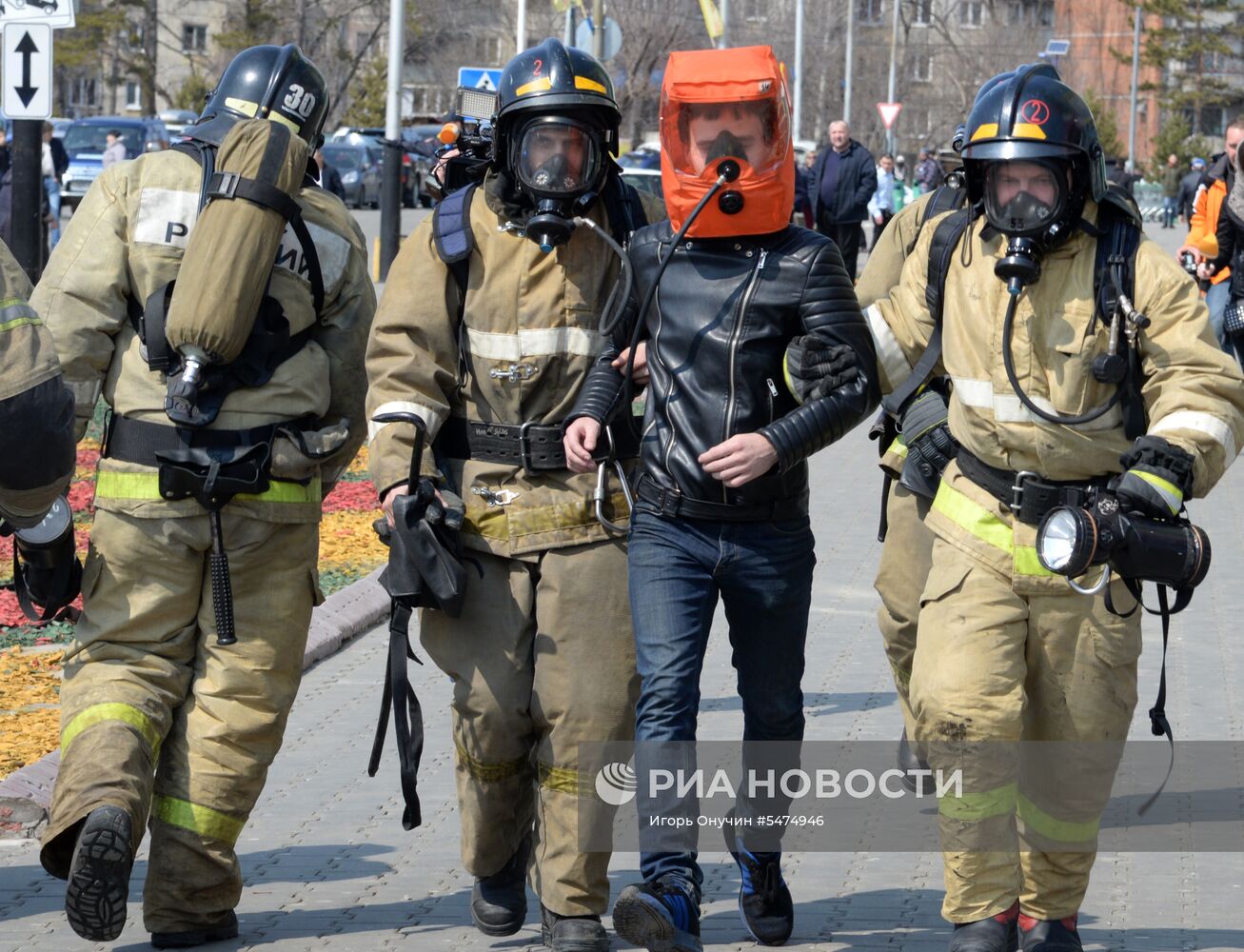 Учения по эвакуации людей и ликвидации пожара в ТЦ "Южный парк" в Хабаровске