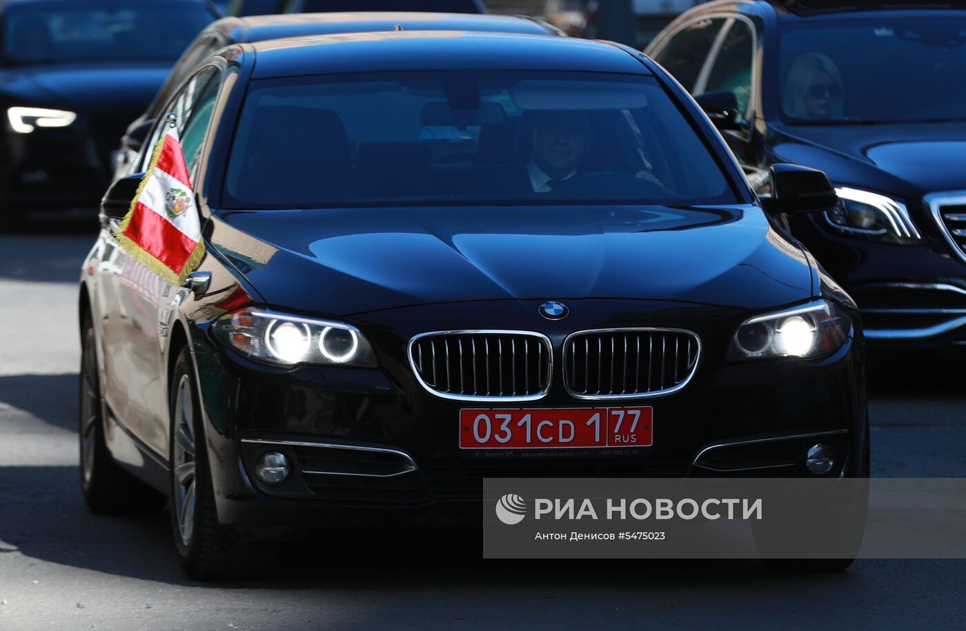 Зарубежные дипломаты прибыли в посольство Великобритании в Москве | РИА  Новости Медиабанк