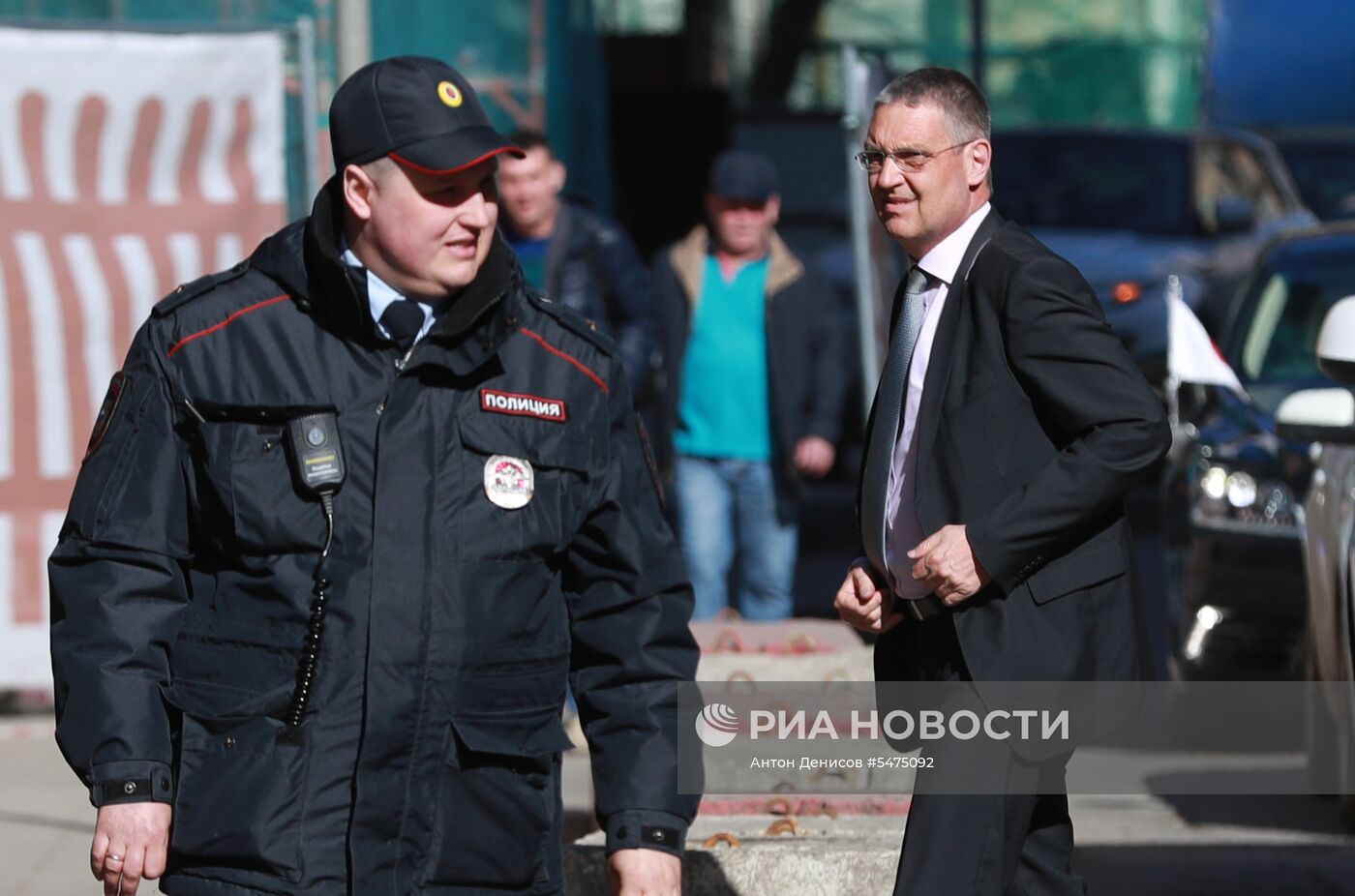 Зарубежные дипломаты прибыли в посольство Великобритании в Москве