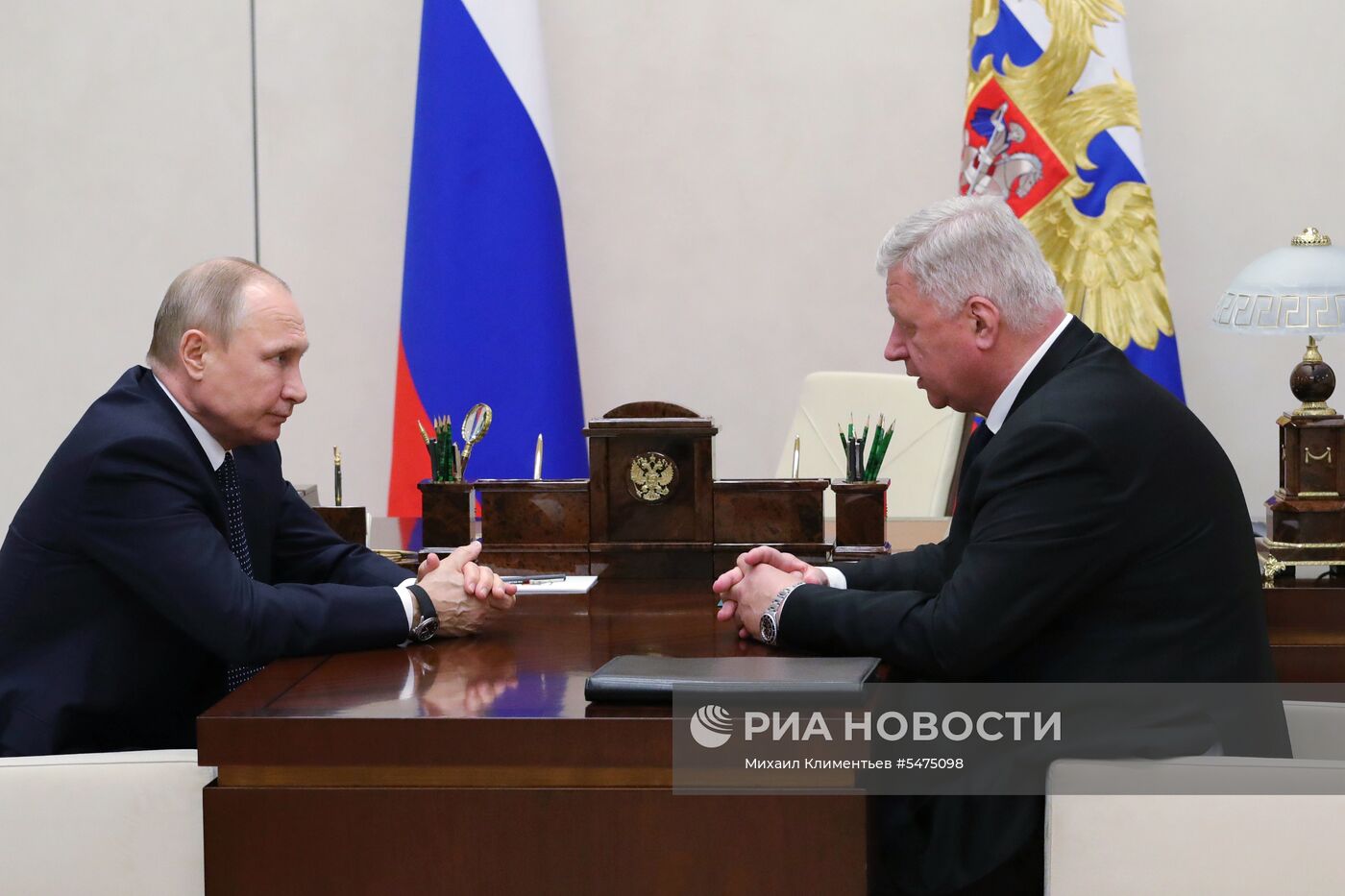 Президент РФ В. Путин встретился с главой ФНПР М. Шмаковым